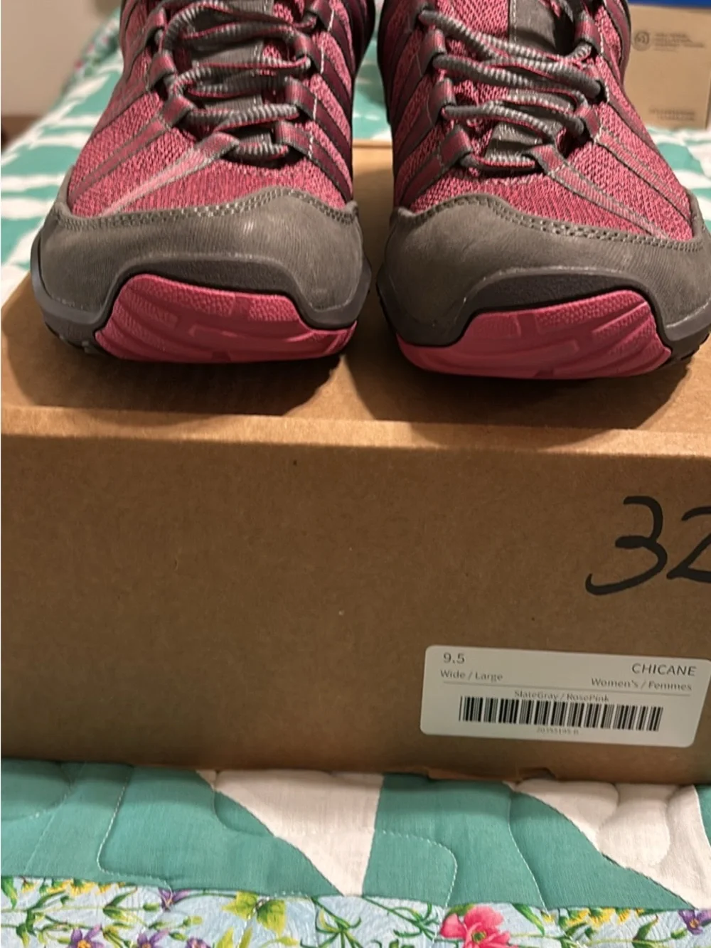 KURU Women's Maroon and Gray Sneakers